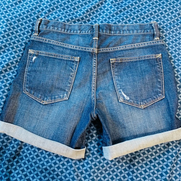 GAP Shorts - Picture 2 of 3